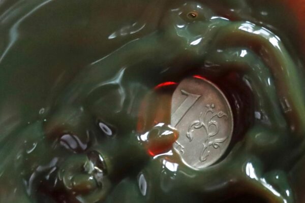 ШОК! Одна з країн G7 таємно скуповує нафту у Путіна!