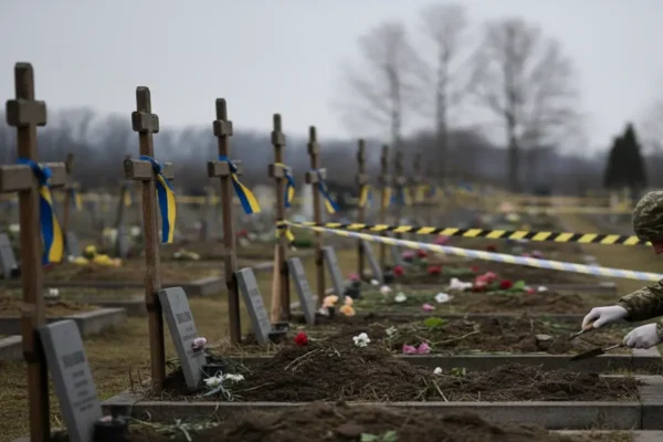 На Рівненщині чоловіка засудили за осквернення могил загиблих військових