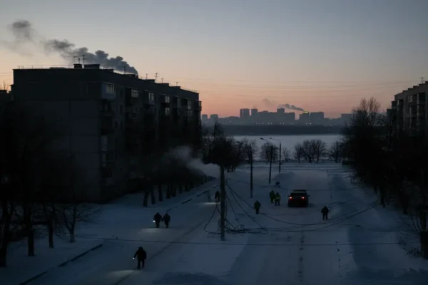 Київ під ударом 12 лютого: 3700 осель залишилися без тепла, понад 100 тисяч людей – без електрики
