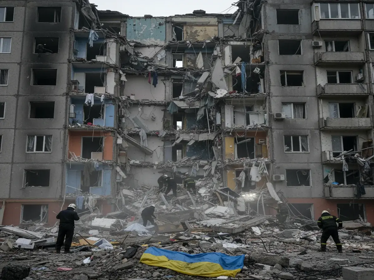 Російські безпілотники вдарили по гуртожитку в Харкові, жертвами стали цивільні люди