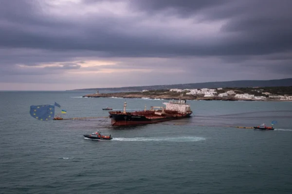 Пошкоджений російський танкер загрожує екологічною катастрофою в європейських водах