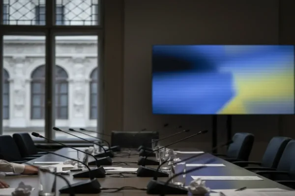 Реакція українських політиків та міжнародної спільноти на корупційний скандал із Єрмаком у суді
